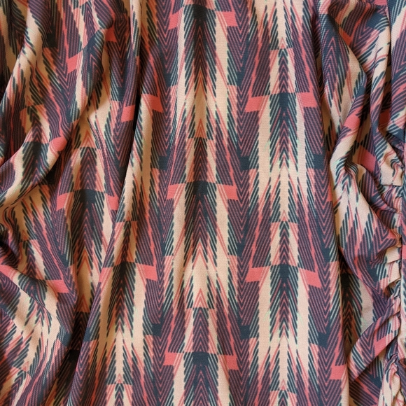 Viereck pattern v neck top Size xs - Picture 10 of 12